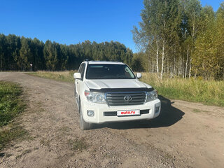 2013 Toyota Land Cruiser 200 Series Рестайлинг 1, белый, 4250000 рублей, вид 2