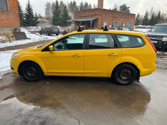 2011 Ford Focus II Рестайлинг, жёлтый, 400000 рублей - вид 6