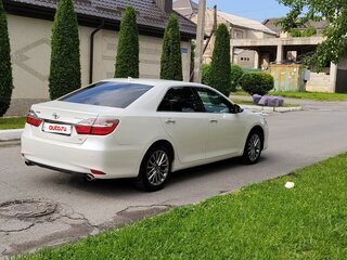 2016 Toyota Camry VII (XV50) Рестайлинг, белый, 1950000 рублей, вид 4