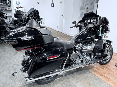 2018 Harley-Davidson Electra Glide, чёрный, 1799000 рублей, вид 3