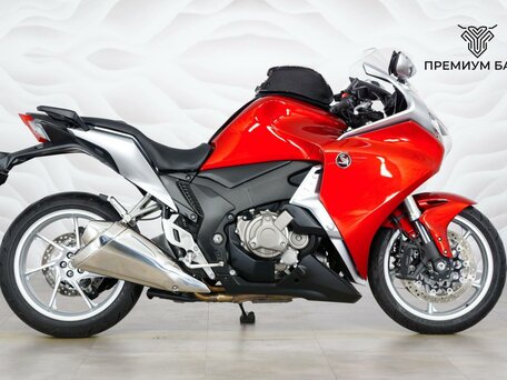 2010 Honda VFR 1200, красный, 850000 рублей, вид 1