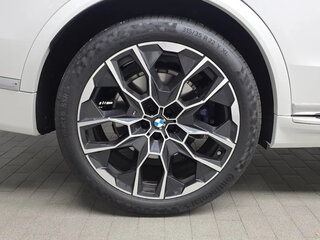 2026 BMW X7 40i I (G07) Рестайлинг, белый, 16850000 рублей, вид 3