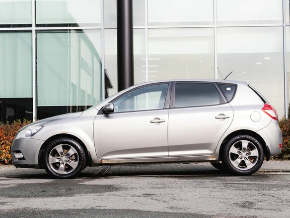2010 Kia Ceed I Рестайлинг, серебристый, 600000 рублей - вид 6
