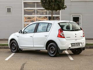 2011 Renault Sandero I, белый, 655000 рублей, вид 4