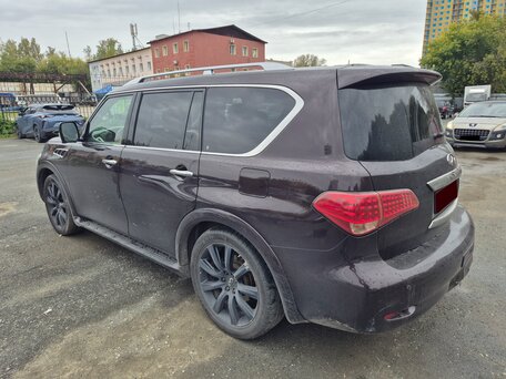 2010 Infiniti QX56 II, красный, 1820000 рублей, вид 4