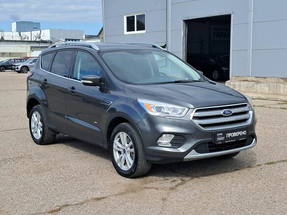2017 Ford Kuga II Рестайлинг, серый, 1069000 рублей - вид 2