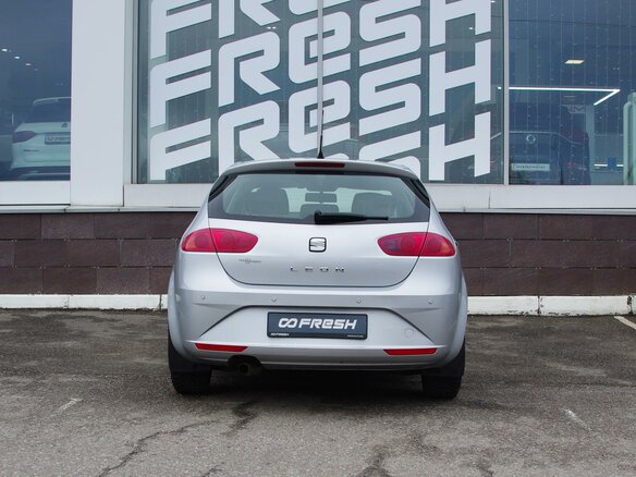 2011 SEAT Leon II Рестайлинг, серебристый - вид 3