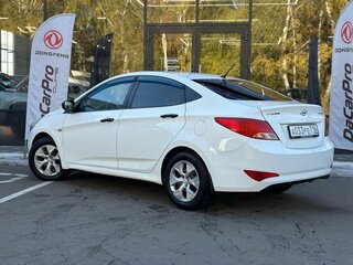 2015 Hyundai Solaris I Рестайлинг, белый, 1000000 рублей, вид 4