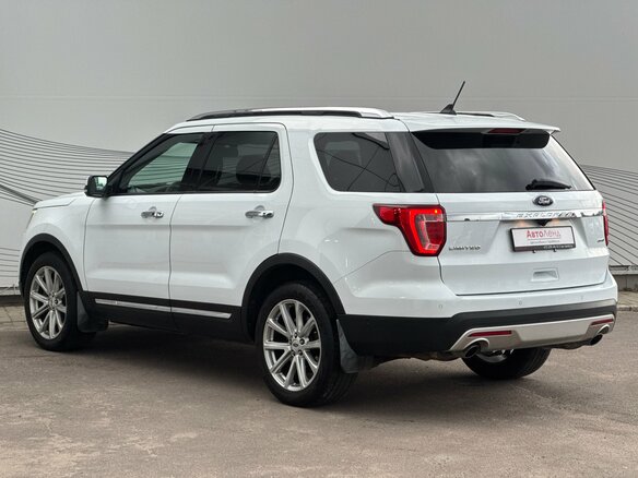 2017 Ford Explorer V Рестайлинг 2, белый, 2700000 рублей - вид 5