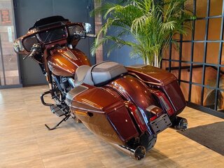 2024 Harley-Davidson CVO Street Glide, пурпурный, 3950000 рублей, вид 4