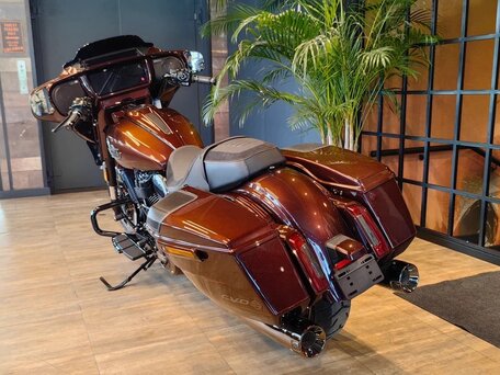 2024 Harley-Davidson CVO Street Glide, пурпурный, 3950000 рублей, вид 4