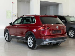 2018 Volkswagen Tiguan II, красный, 2100000 рублей, вид 4