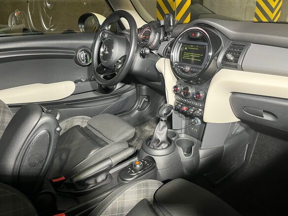 2017 Mini Hatch Cooper III (F55/F56), чёрный, 2500000 рублей - вид 10