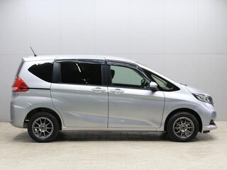 2023 Honda Freed II Рестайлинг, серебристый, 1276000 рублей, вид 3