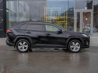 2021 Toyota RAV4 V (XA50), чёрный, 2950000 рублей, вид 4