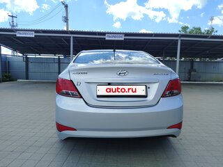 2014 Hyundai Solaris I Рестайлинг, серебристый, 690000 рублей, вид 4