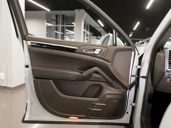 2017 Porsche Cayenne Diesel II Рестайлинг (958), белый, 4100000 рублей - вид 20