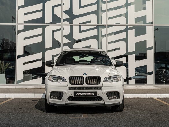 2014 BMW X6 M I (E71) Рестайлинг, белый, 3200000 рублей - вид 2