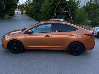 2017 Hyundai Solaris II, оранжевый, 1100000 рублей, вид 4