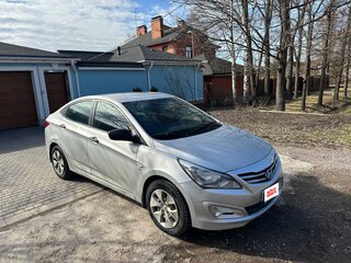2014 Hyundai Solaris I Рестайлинг, серебристый, 950000 рублей, вид 3