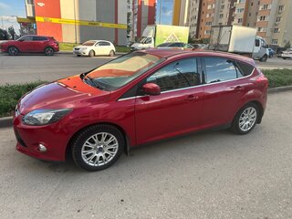 2011 Ford Focus III, красный, 630000 рублей, вид 3