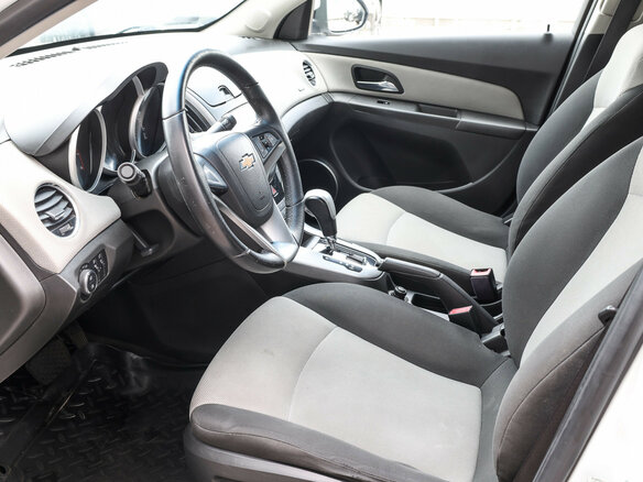 2013 Chevrolet Cruze I Рестайлинг, белый - вид 14