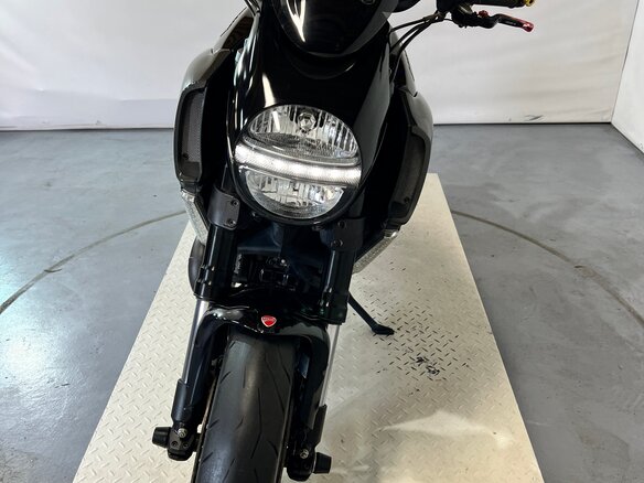 2011 Ducati Diavel Carbon, чёрный, 670000 рублей - вид 2