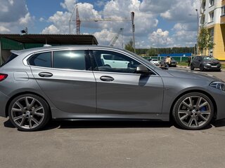 2022 BMW 1 серии M135i xDrive III (F40), серый, 4250000 рублей, вид 4