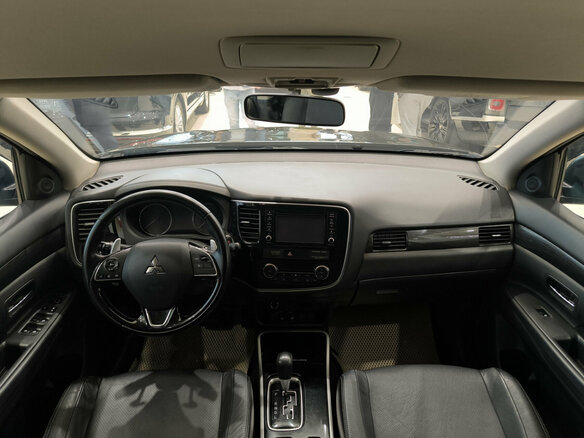 2017 Mitsubishi Outlander III Рестайлинг 2, коричневый, 2250000 рублей - вид 13
