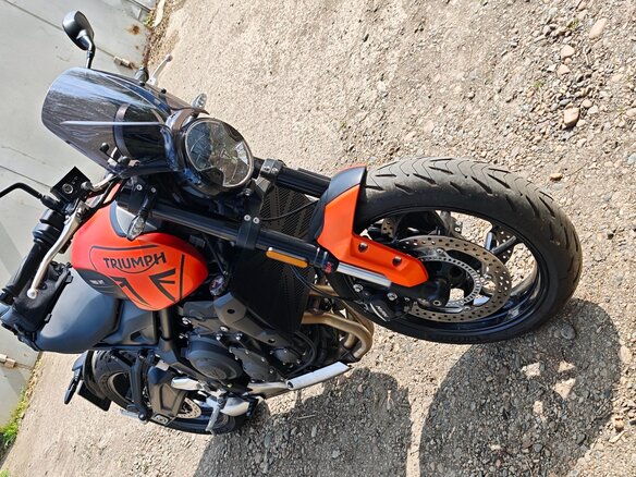 2023 Triumph Trident 660, оранжевый, 850000 рублей - вид 3