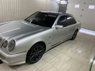 1999 Mercedes-Benz E-Класс 240 II (W210, S210), серебристый, 500000 рублей, вид 1