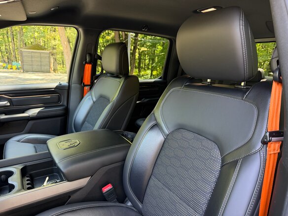 2022 Ram 1500 Crew Cab V, оранжевый, 6800000 рублей - вид 15