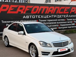 2011 Mercedes-Benz C-Класс 180 BlueEFFICIENCY III (W204) Рестайлинг, белый, 2000000 рублей, вид 3