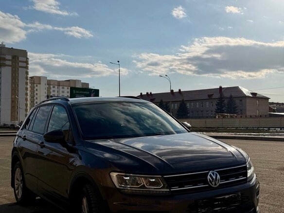2019 Volkswagen Tiguan II, коричневый, 2500000 рублей