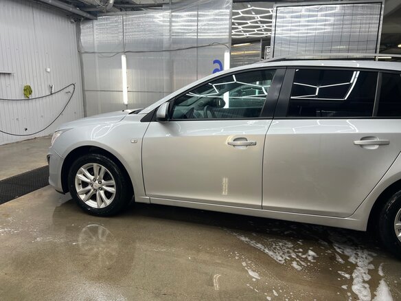 2013 Chevrolet Cruze I Рестайлинг, серебристый, 680000 рублей - вид 3