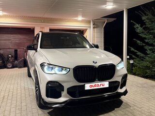 2019 BMW X5 50i IV (G05/G18), белый, 5800000 рублей, вид 2