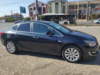 2013 Opel Astra J Рестайлинг, чёрный, 599000 рублей, вид 3