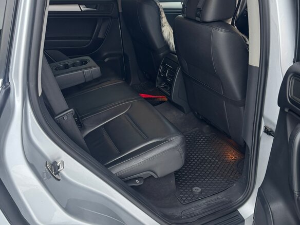 2011 Volkswagen Touareg II, серебристый, 2000000 рублей - вид 17