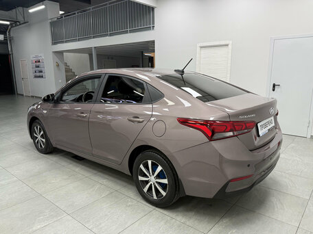 2018 Hyundai Solaris II, коричневый, 1050000 рублей, вид 5
