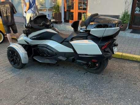 2021 BRP Can-Am Spyder, серебристый, 2250000 рублей, вид 4