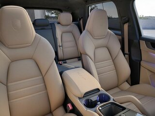 2026 Porsche Cayenne GTS III Рестайлинг, чёрный, 26201000 рублей, вид 3