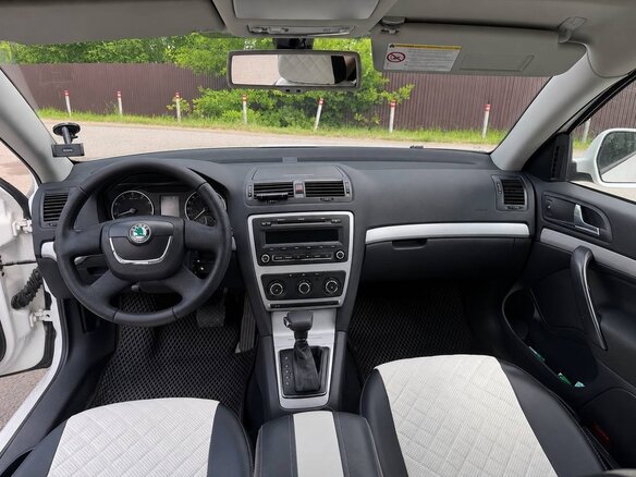 2013 Skoda Octavia II (A5) Рестайлинг, белый, 750000 рублей - вид 7
