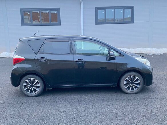 2011 Toyota Ractis II, чёрный, 915000 рублей - вид 3