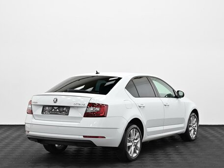 2019 Skoda Octavia III (A7) Рестайлинг, белый, 1715000 рублей, вид 2