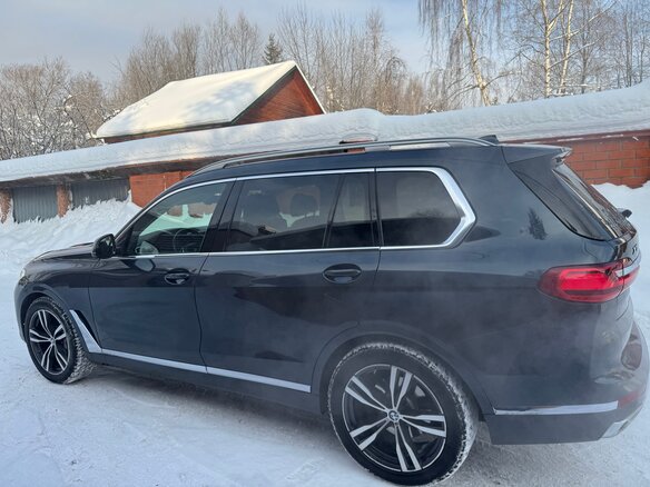 2020 BMW X7 40i I (G07), серый, 6400000 рублей - вид 2
