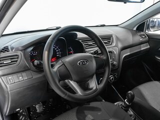 2012 Kia Rio 5-speed III, белый, 705000 рублей, вид 5