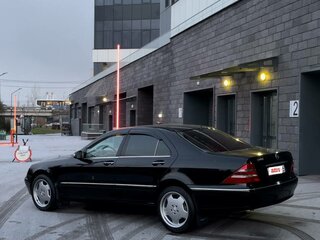 1999 Mercedes-Benz S-Класс 500 IV (W220), чёрный, 1500000 рублей, вид 4