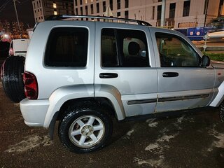 2007 Jeep Cherokee III (KJ) Рестайлинг, серебристый, 600000 рублей, вид 4