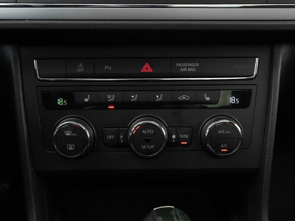 2020 SEAT Leon III Рестайлинг, белый, 2049000 рублей - вид 23