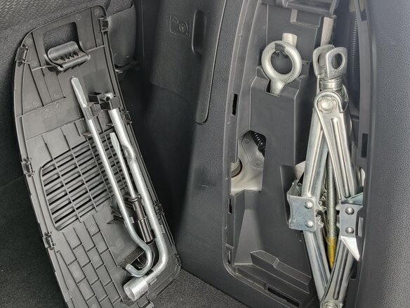 2011 Honda Fit Hybrid II, серый, 850000 рублей - вид 29